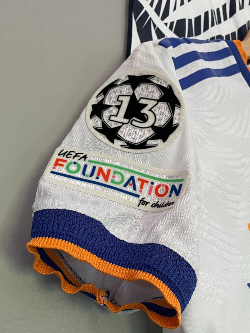 Real Madrid Benzema Emirates Fly Better Jersey - Picture 6 of 13